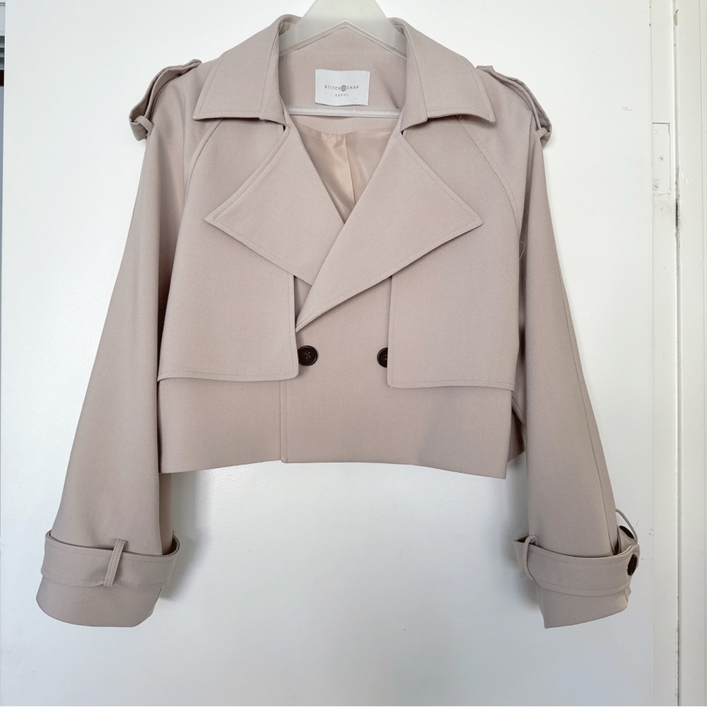 NWOT Beige Double-Breasted Cropped Jacket